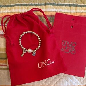 UNO de 50 Silver Beaded stretch Charm Bracelet